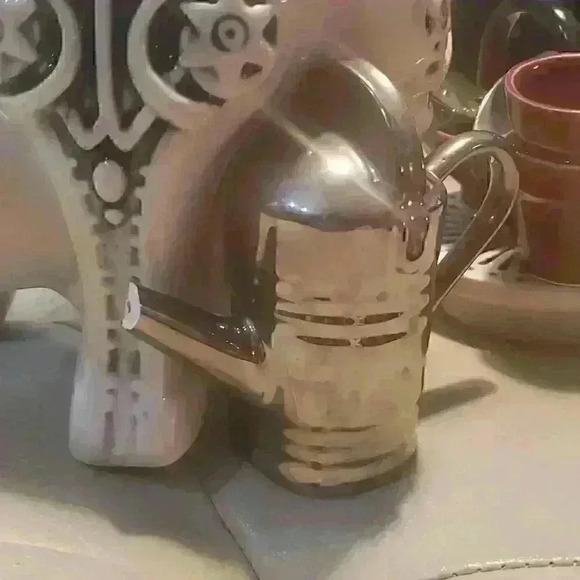 Vintage Porcelain Tea Pot - Picture 3 of 7